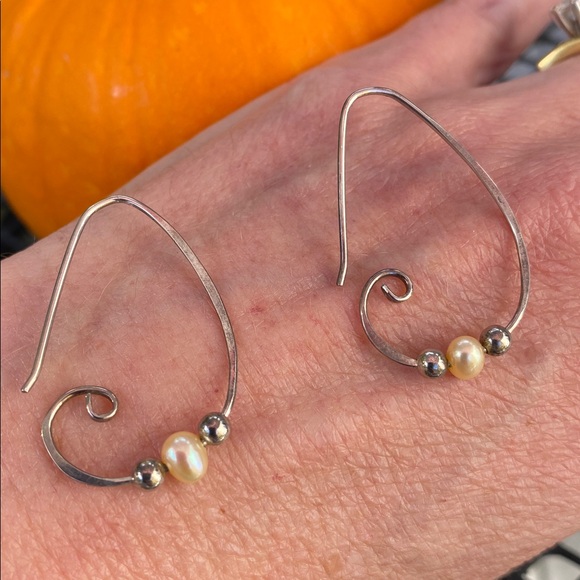 Handmade Silver Possibly Sterling Wire Earrings With Pearls - Picture 16 of 16